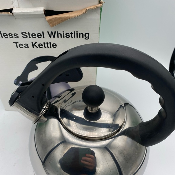 VTG Cook Supreme Whistling Tea Kettle Stainless Steel Bakelite Handle 2 1/2 Qt - Picture 4 of 15